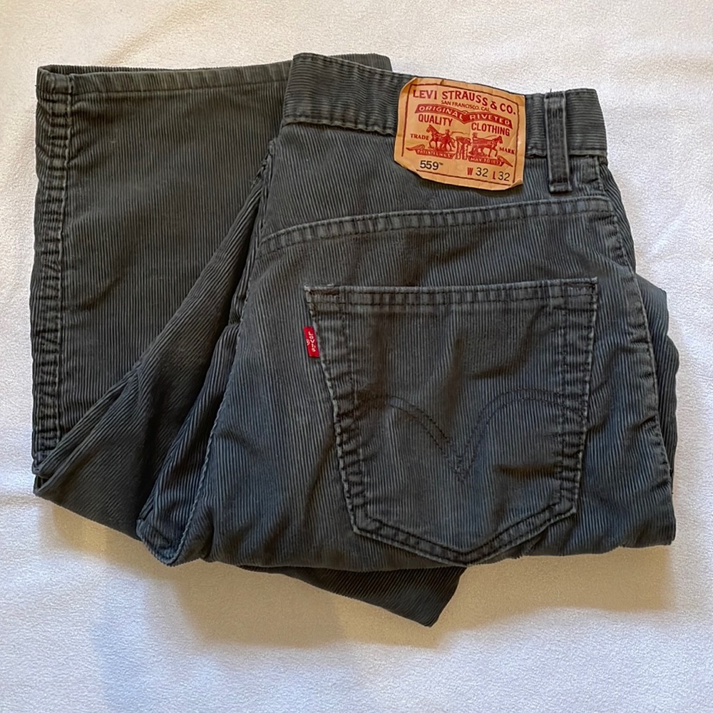 SOLD Levi’s Relaxed Straight Leg Corduroy Pants, W32 L32